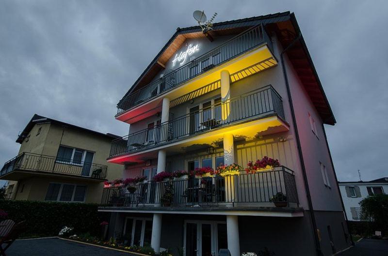 Pokoje Goscinne Hafen Guesthouse - Władysławowo Buitenkant foto